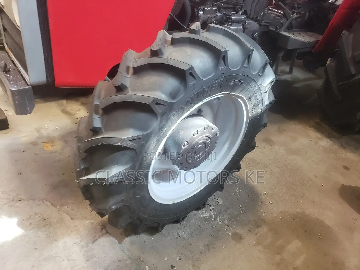 Massey Ferguson MF 290, 4 Wheel Drive Tractor