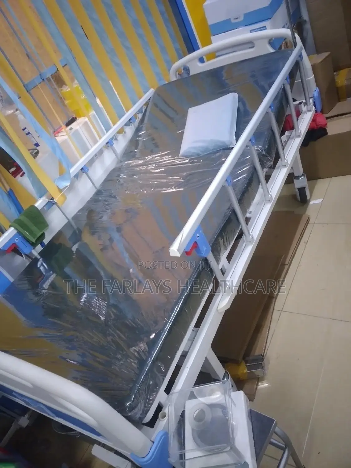 Single Crank Hospital Bed With Matress
