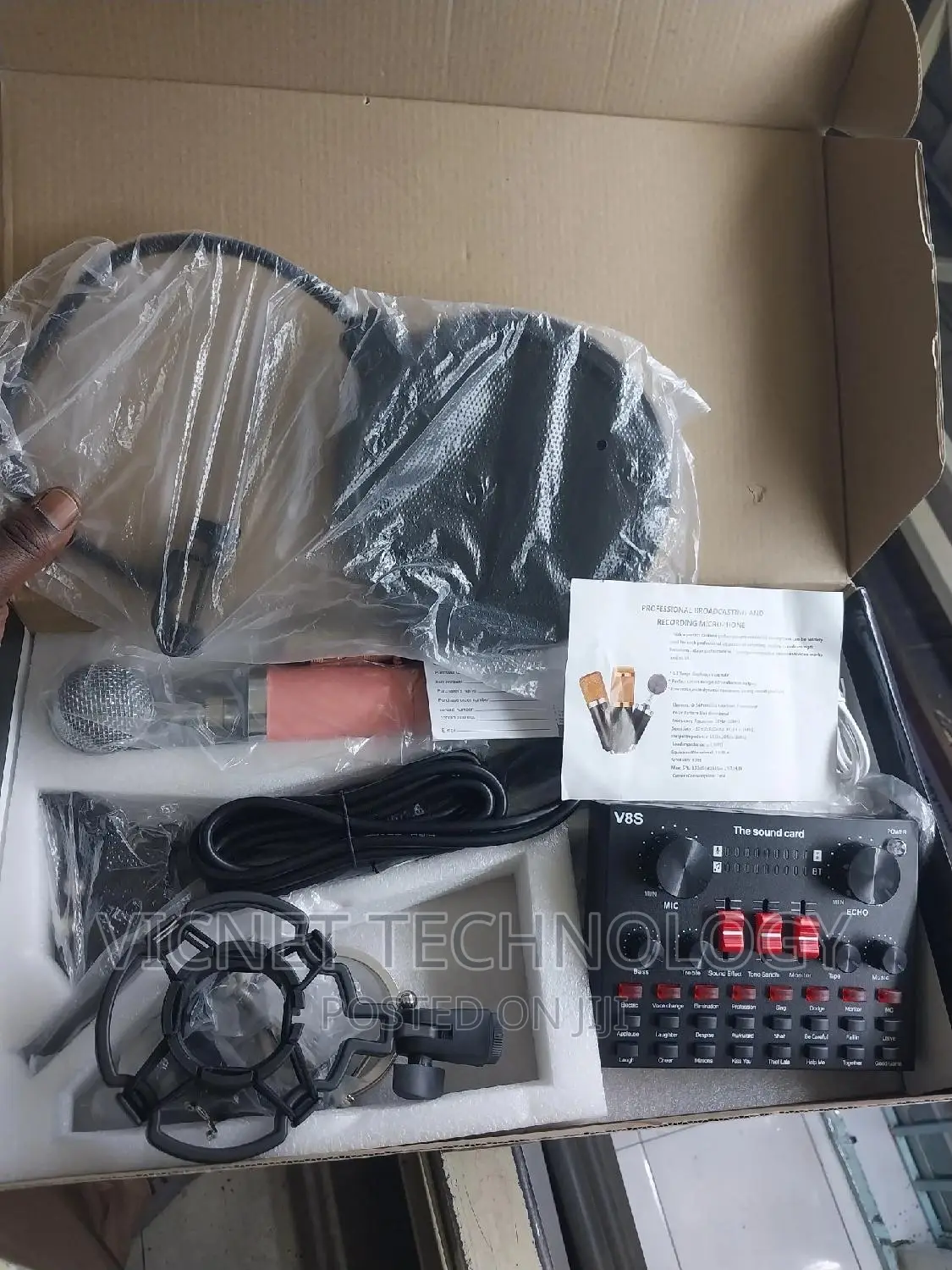 V8S Sound Card With Condenser Microphone for Podcast