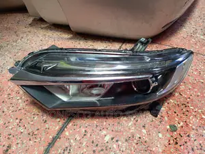 Honda Fit Shuttle Hybrid (2014-2018) Nonxenon Headlight