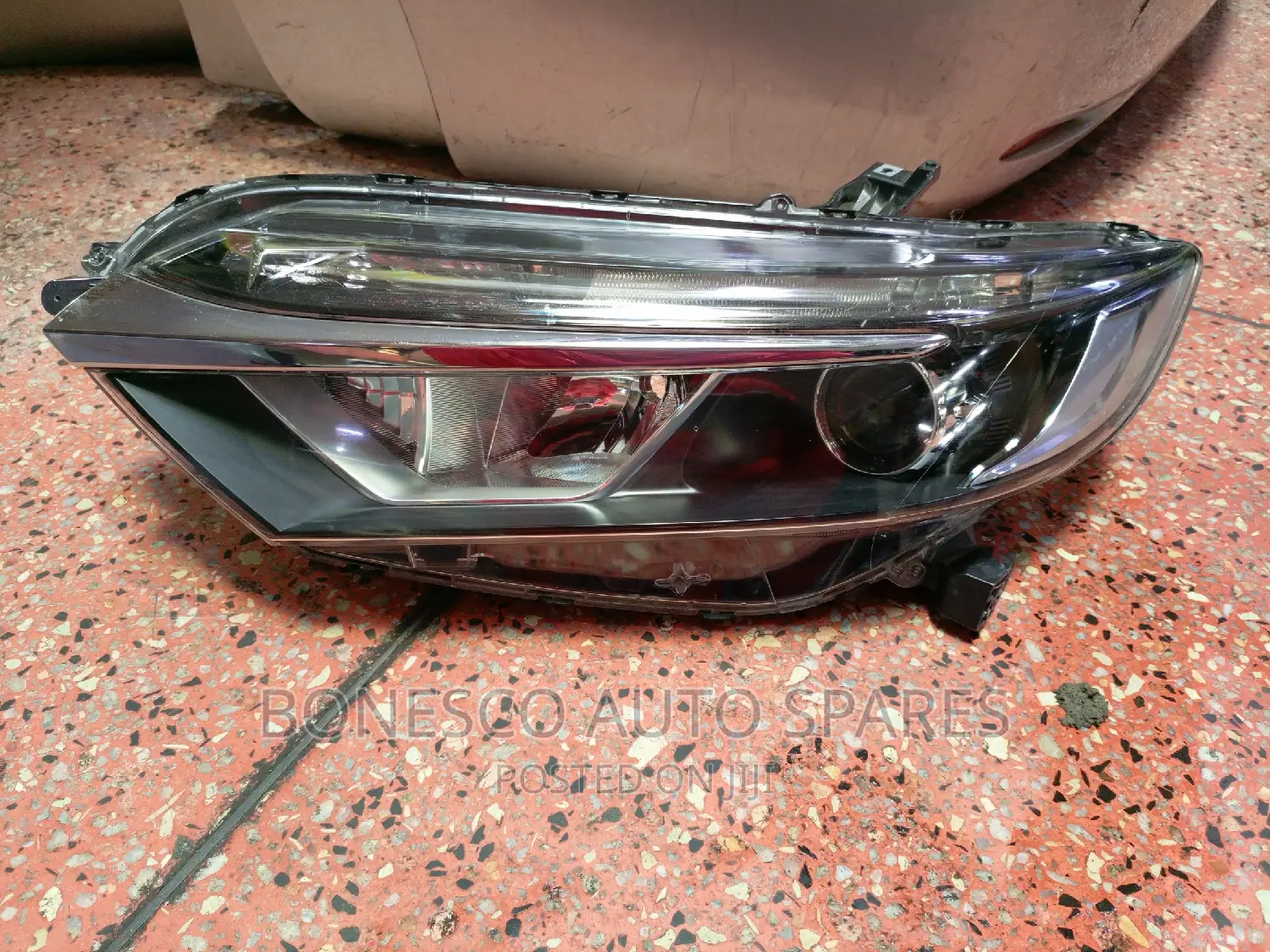 Honda Fit Shuttle Hybrid (2014-2018) Nonxenon Headlight