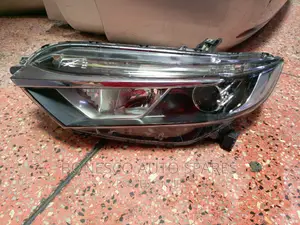 Honda Fit Shuttle Hybrid (2014-2018) Nonxenon Headlight