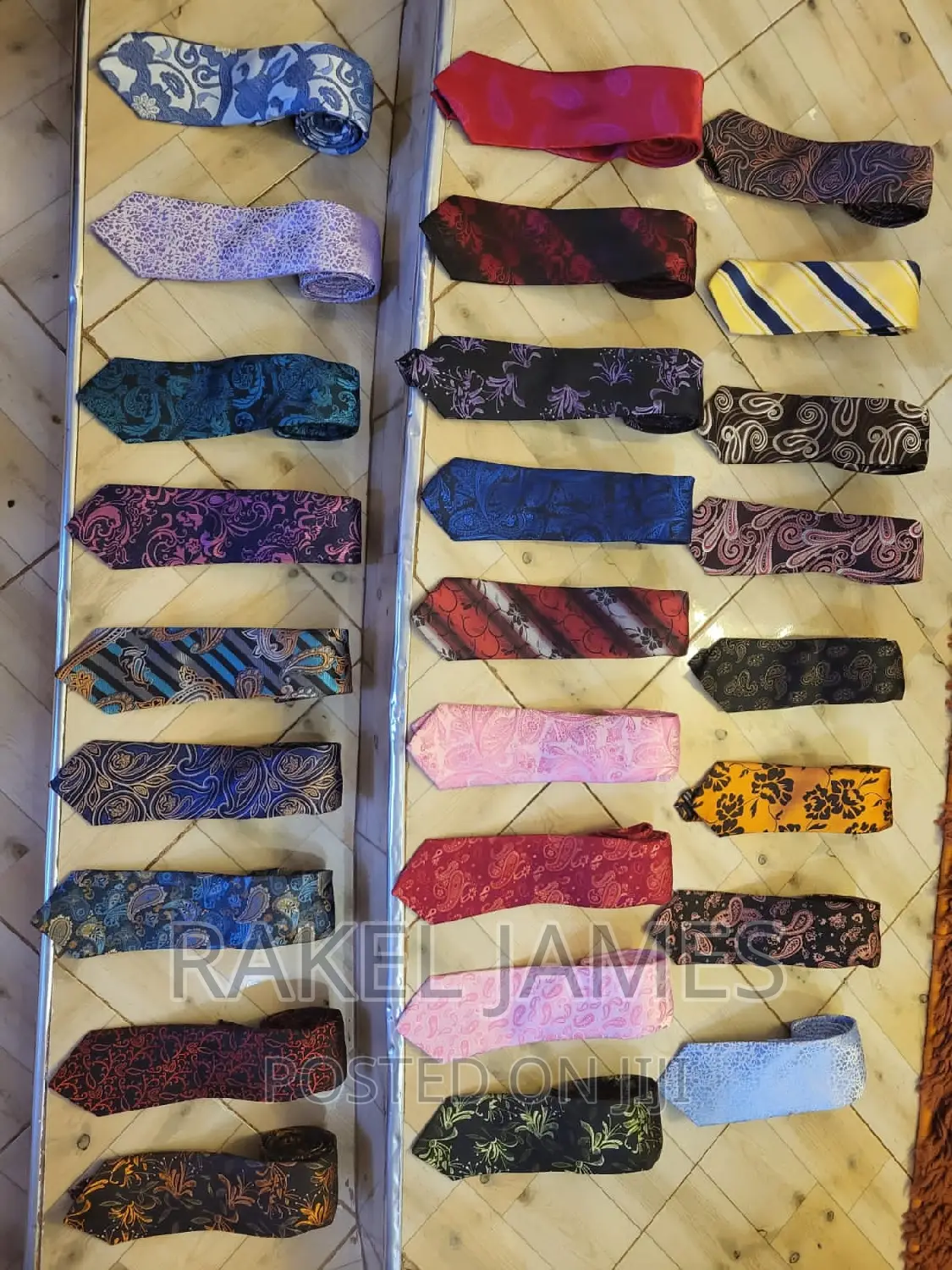 Florer Ties With Pocket Square