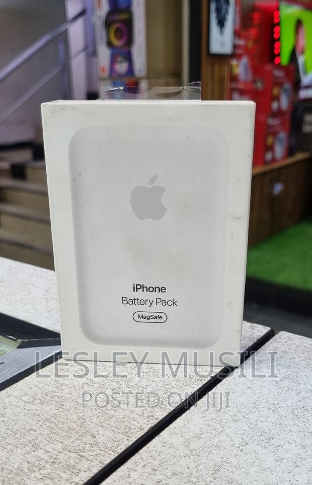 Apple Magsafe Battery Pack (White) - thumbnail 2