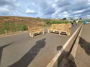 7 Seater Pallet Sofa. (#WT04,)
