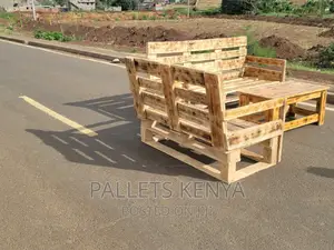 7 Seater Pallet Sofa Together With a Coffee Table- (#09)
