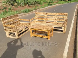7 Seater Pallet Sofa Together With a Coffee Table- (#09)