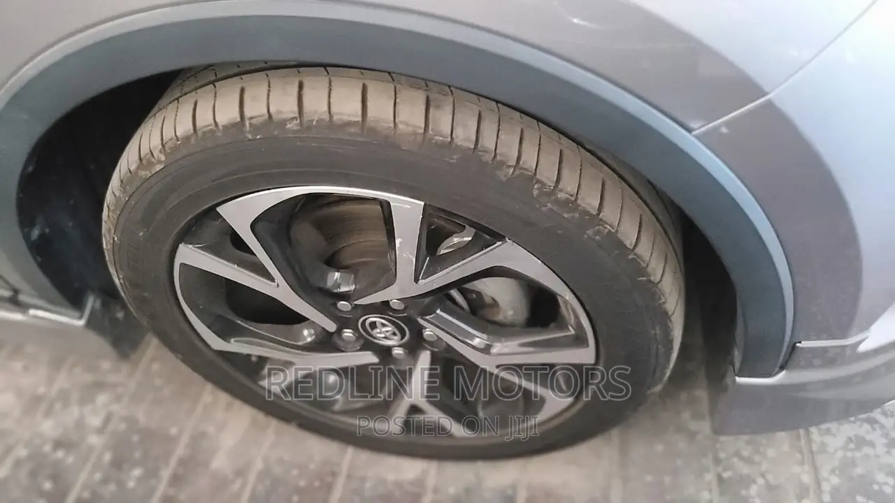 Toyota C-HR 2017 Silver
