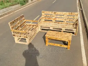 7 Seater Pallet Together With a Coffee Table. (#0JT03)