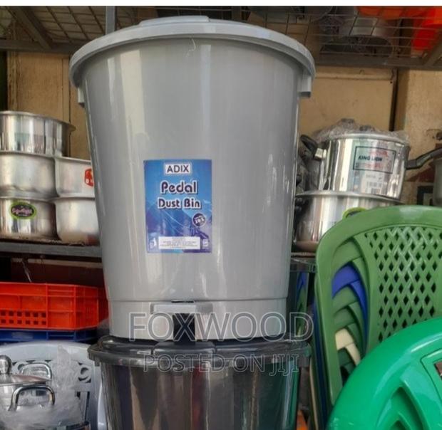 Pedal Dustbin 10ltrs - thumbnail 3