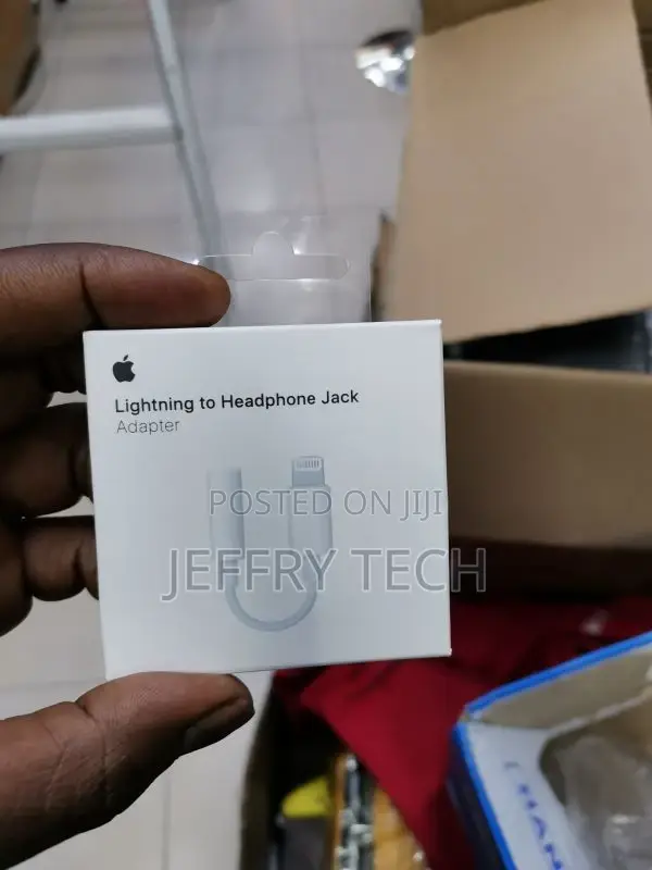 Apple Lightning to Headphone Jack AUX Adapter iPhone X 11 12