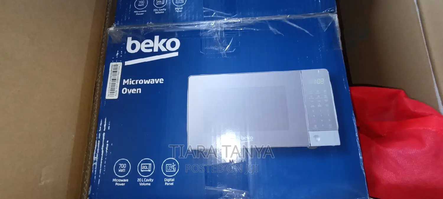 BMO383 UK: Freestanding Microwave (750 W, 20 L)