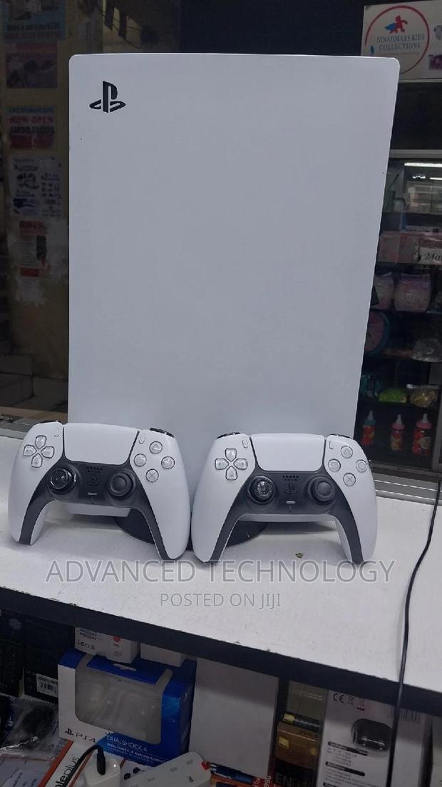 Ps5 Used With 2 Pads Standard Edition - thumbnail 2