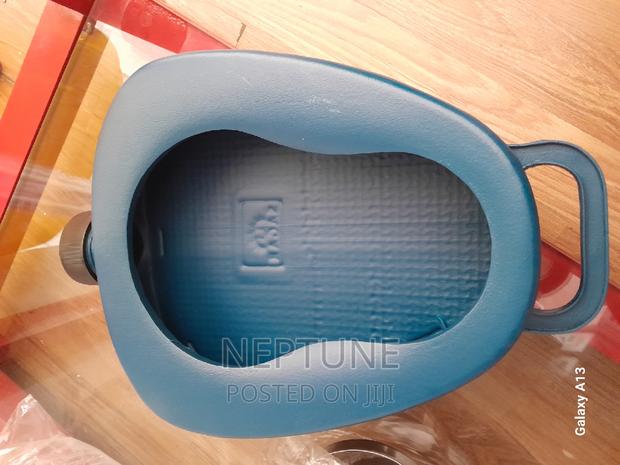 Bedpan With Lid - main view