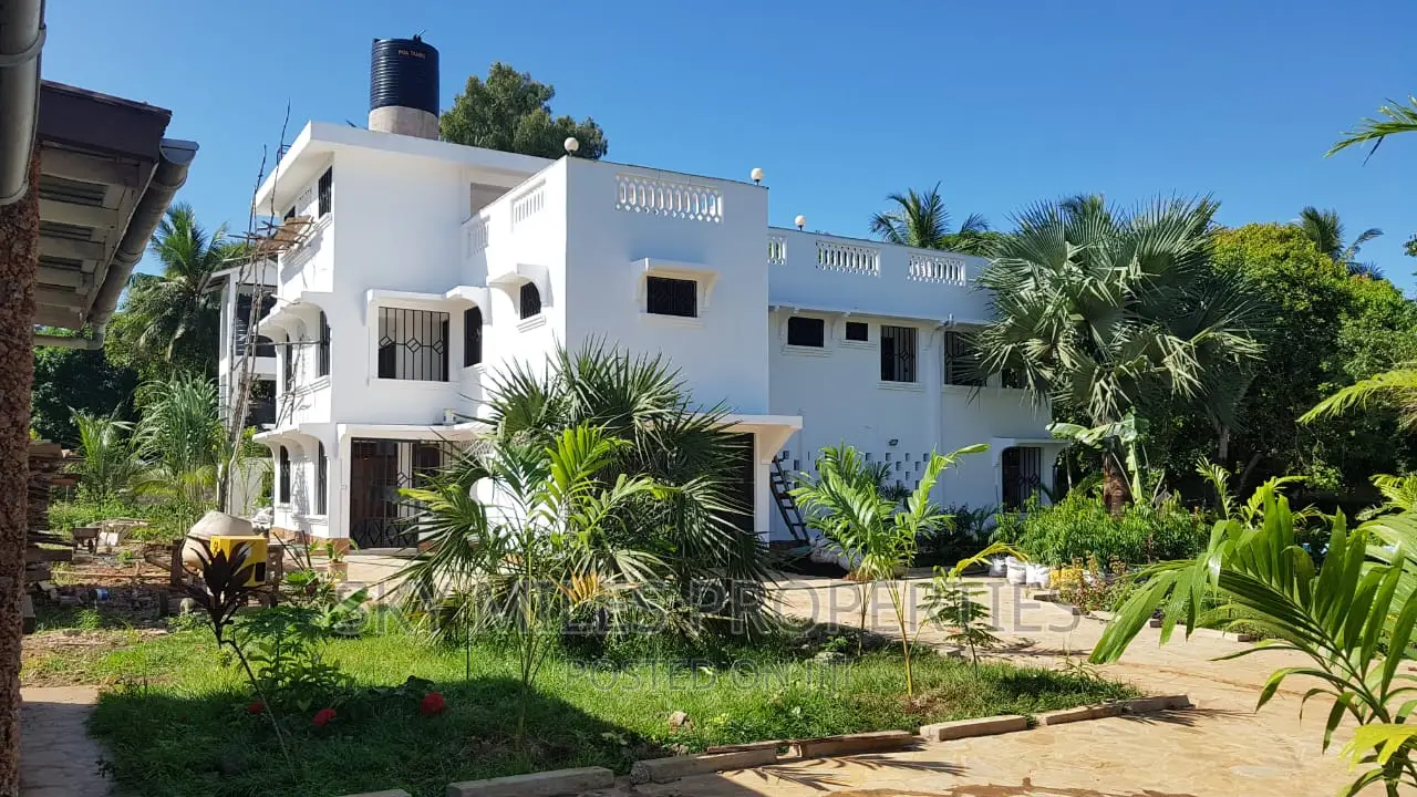 5bdrm Maisonette in Galu, Kinondo for sale
