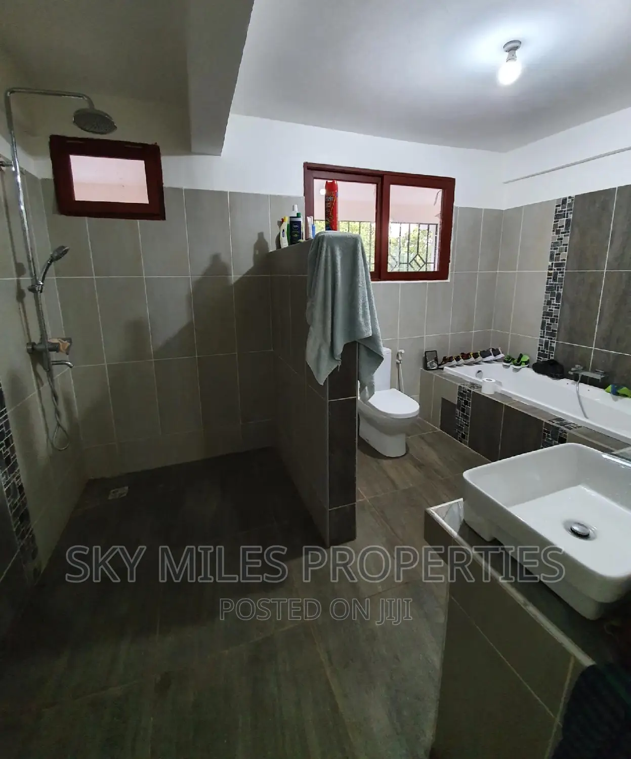 5bdrm Maisonette in Galu, Kinondo for sale