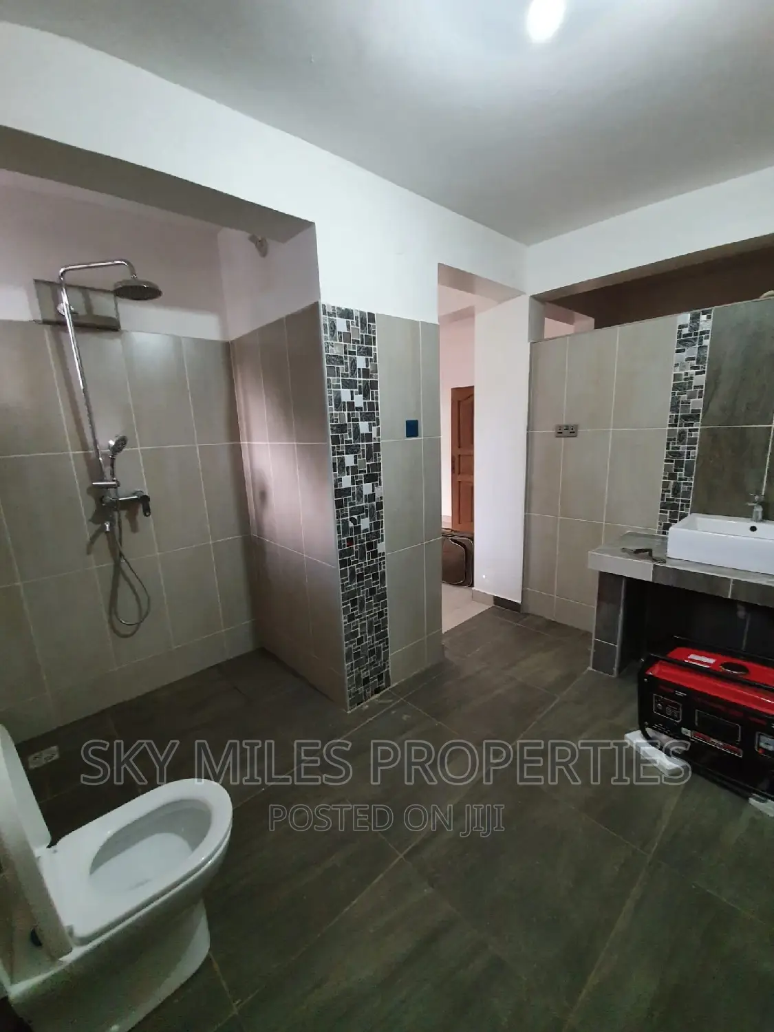 5bdrm Maisonette in Galu, Kinondo for sale