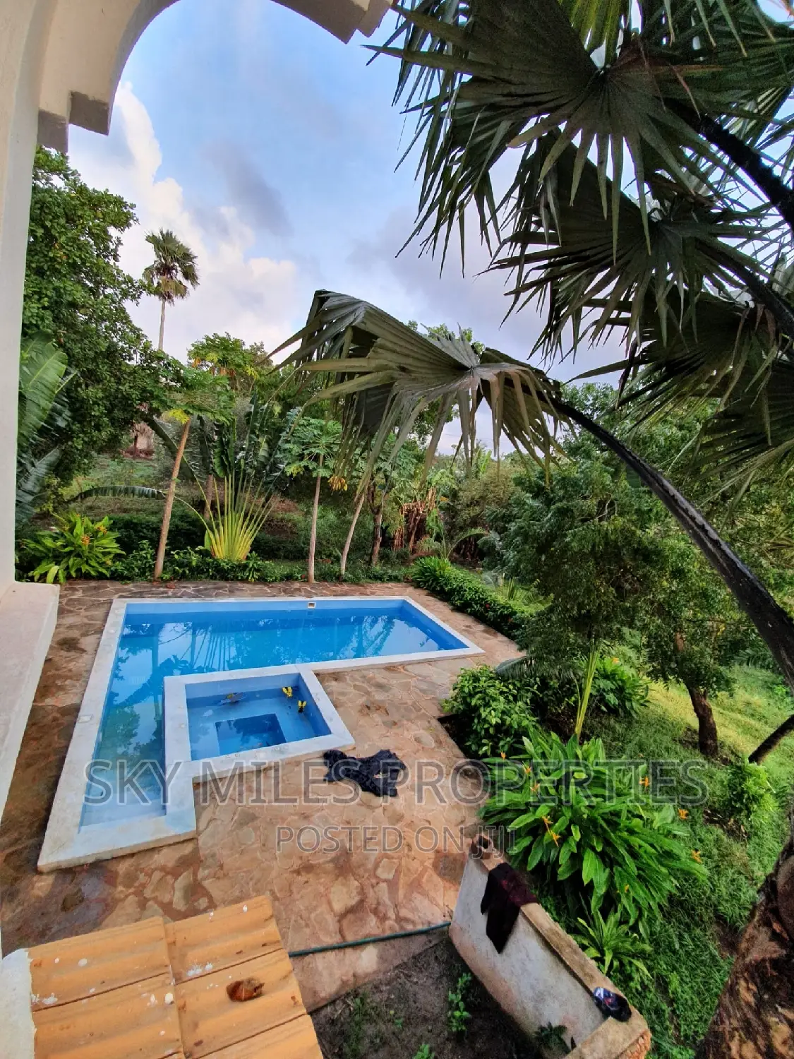 5bdrm Maisonette in Galu, Kinondo for sale