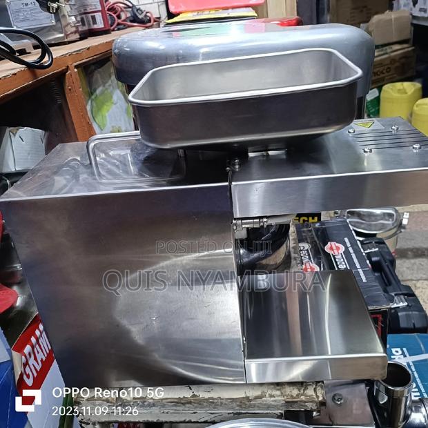 Oil Press Machine/Oil Press Machine.