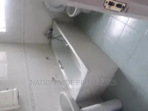 3 Bedroom Maisonette Office to Let