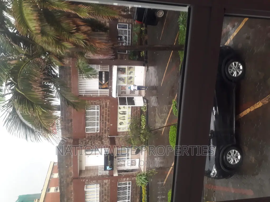 3 Bedroom Maisonette Office to Let