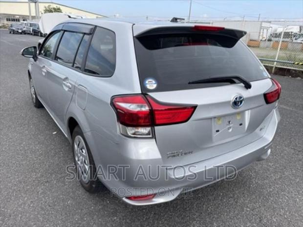 Toyota Corolla Fielder 2018 Silver - thumbnail 6