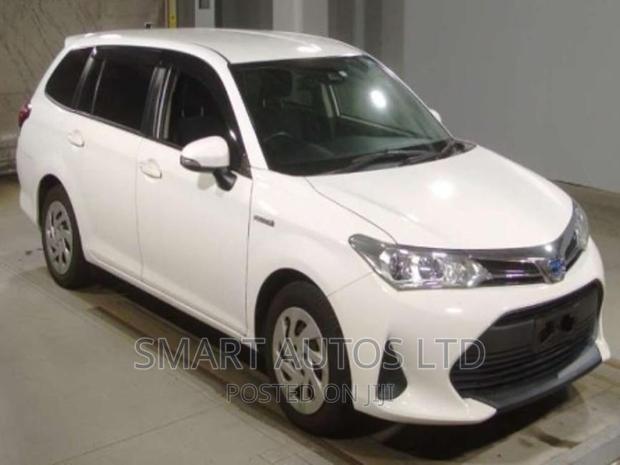 Toyota Corolla Fielder 2018 White - thumbnail 2