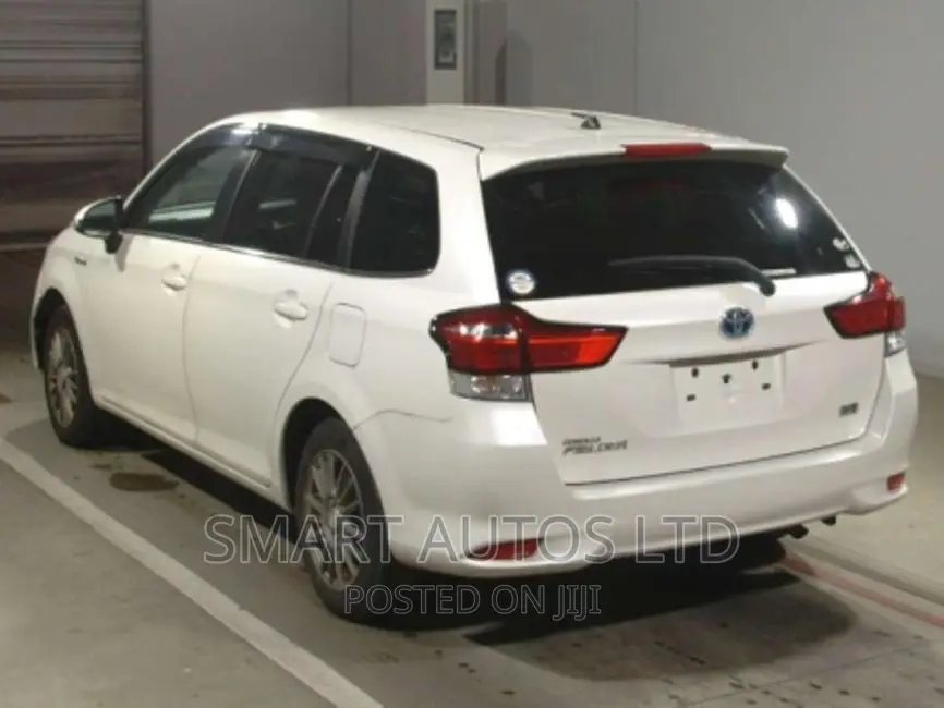 Toyota Corolla Fielder 2016 Silver