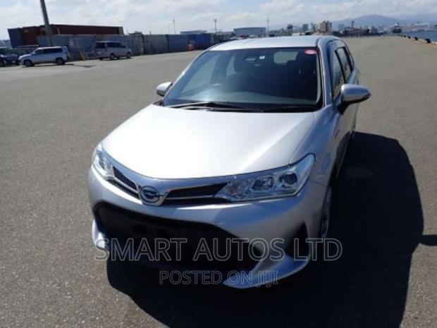 Toyota Corolla Fielder 2018 Silver - thumbnail 3