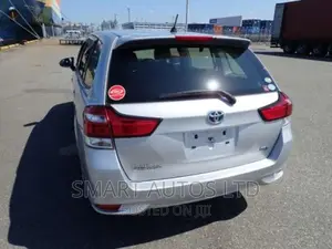 Toyota Corolla Fielder 2018 Silver
