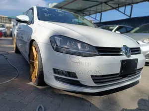 4-Door White Volkswagen Golf TSI SE: Fuel-Efficient 2016 Model