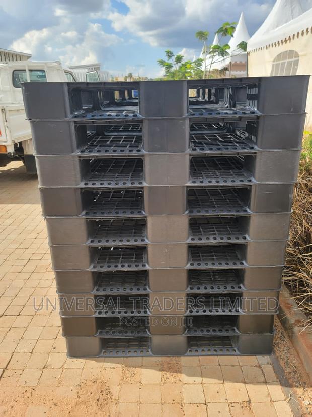 Plastic Pallets - Serrated Heavy Duty Plastic Pallets - main view