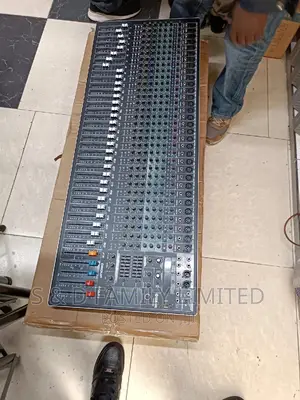 32 Channels Plain Mixer Yamaha 3200