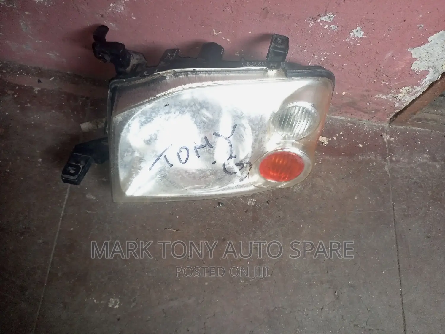 Nissan Hard Body Head Light