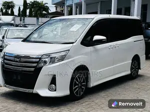 Toyota Noah 2.0 AWD (8 Seater) 2016 Pearl