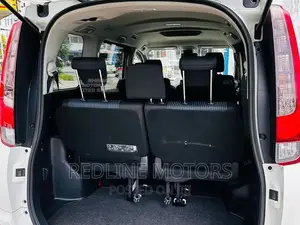 Toyota Noah 2.0 AWD (8 Seater) 2016 Pearl