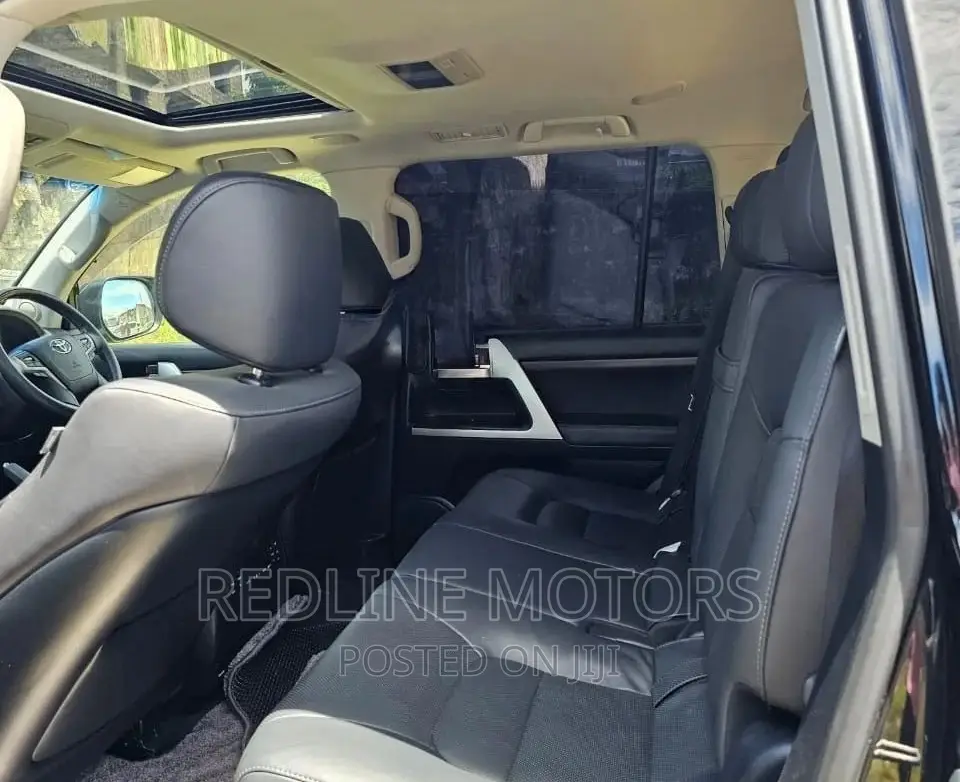 Toyota Land Cruiser 4.6 V8 ZX 2018 Black