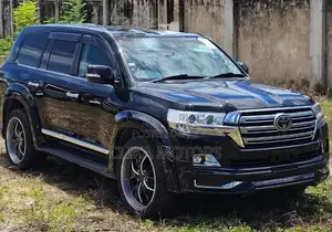 Toyota Land Cruiser 4.6 V8 ZX 2018 Black