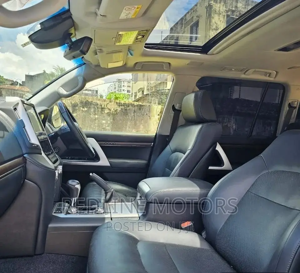 Toyota Land Cruiser 4.6 V8 ZX 2018 Black