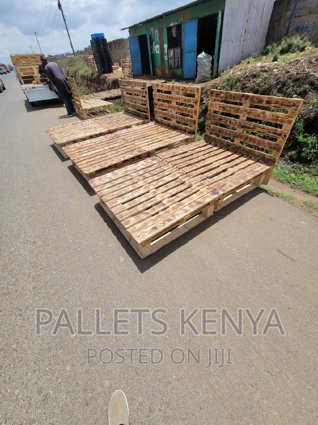 Pallet Bed- 4*6 Detachable and Blazed Pallet Bed. (#PC09,4)