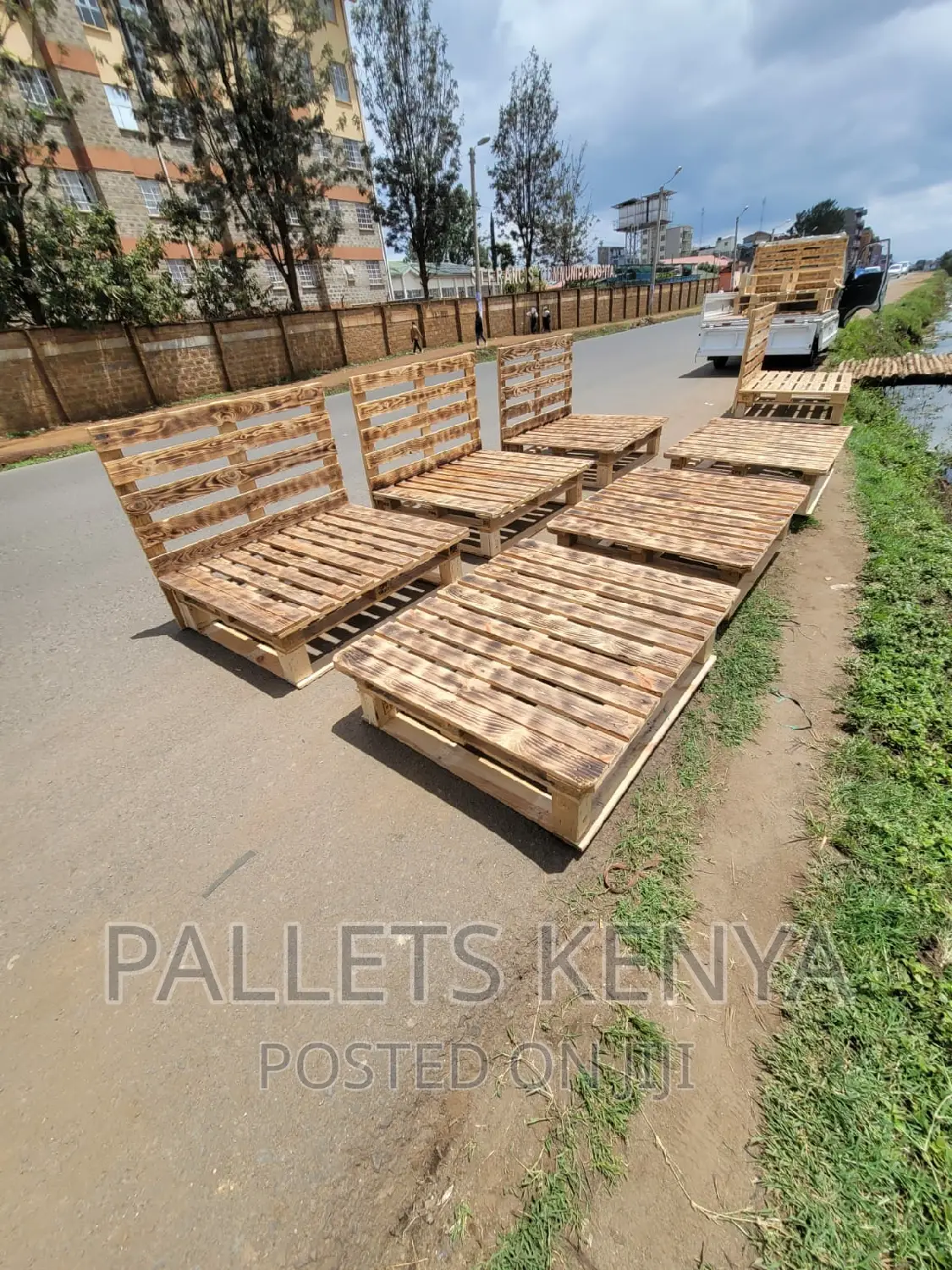 Pallet Bed- 4*6 Detachable and Blazed Pallet Bed .(JL#2)