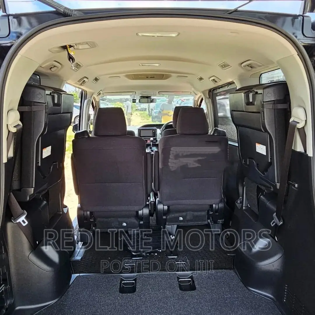 Toyota Noah 2.0 AWD (7 Seater) 2016 Matt Black