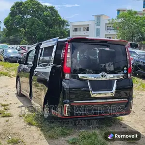 Toyota Noah 2.0 AWD (7 Seater) 2016 Matt Black