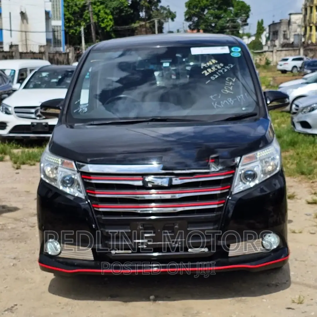Toyota Noah 2.0 AWD (7 Seater) 2016 Matt Black