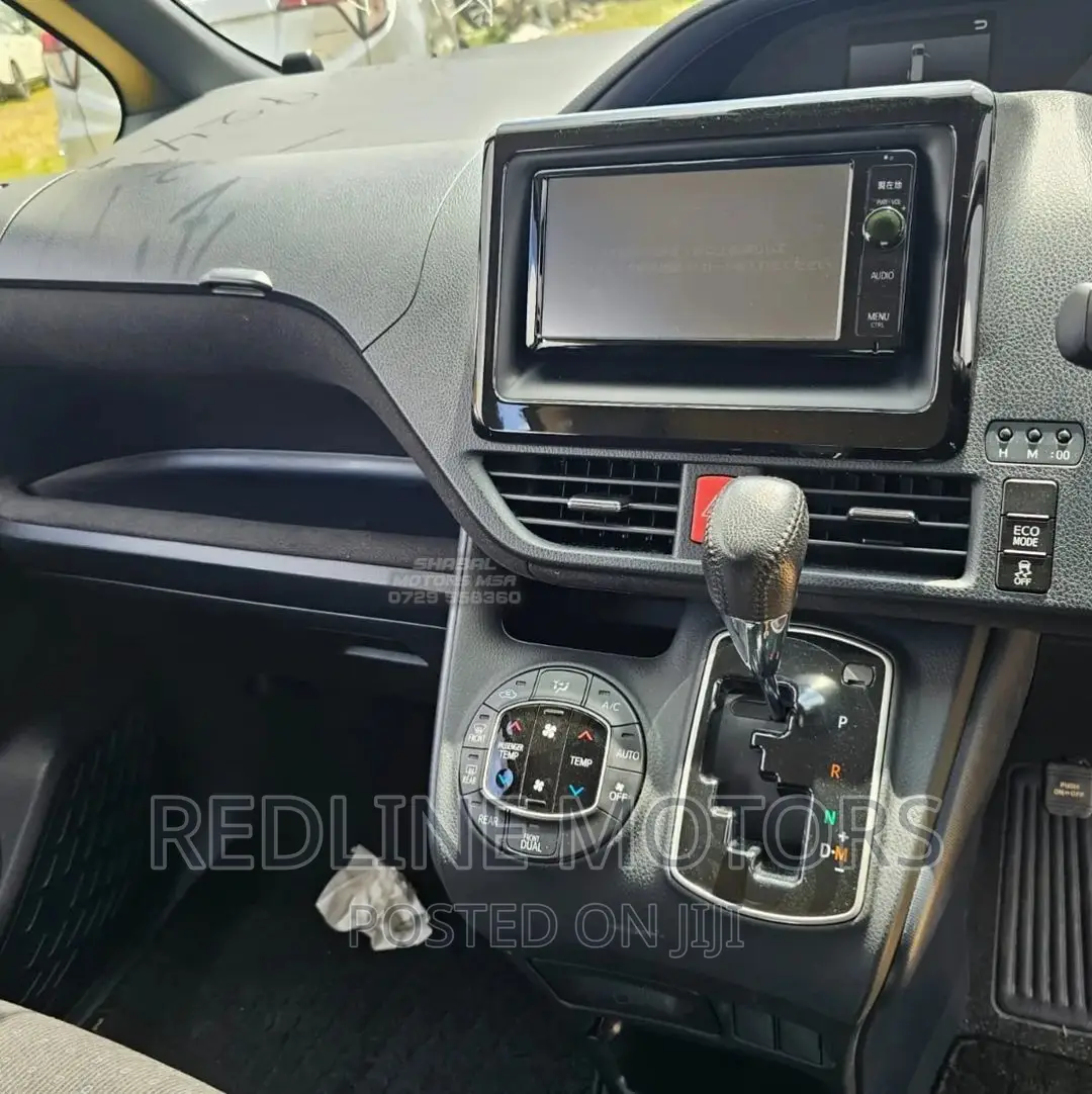 Toyota Noah 2.0 AWD (7 Seater) 2016 Matt Black