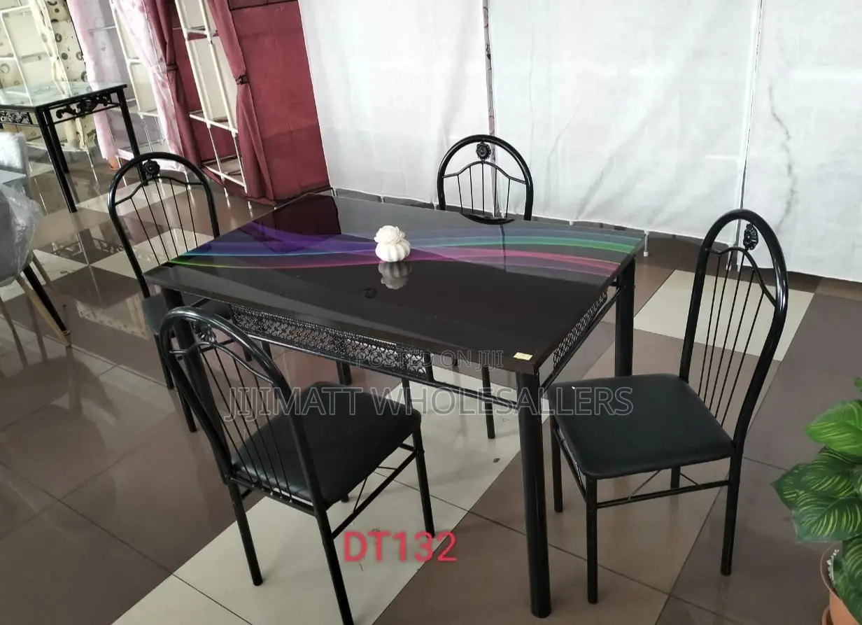 Dinning Table//Classy and Quality Dinning Set Available