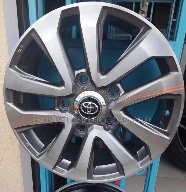 Size 18 Land Cruiser 200seris - main view