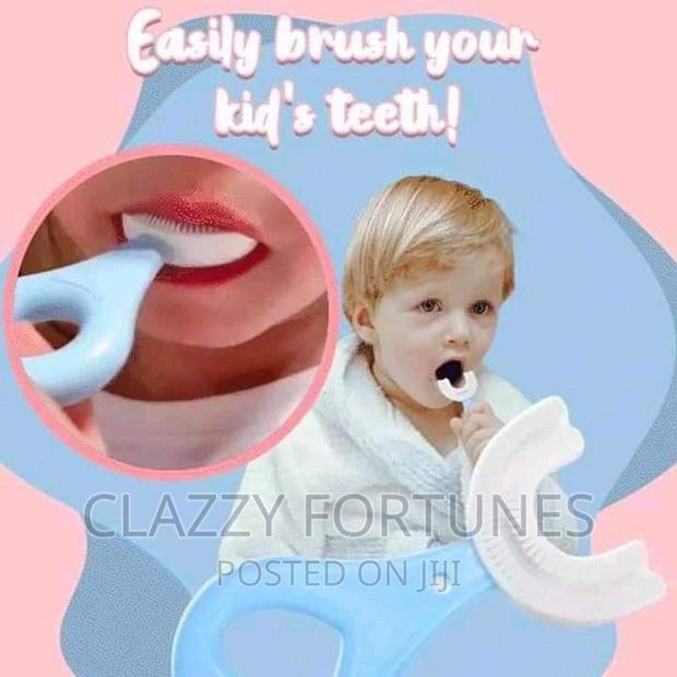 Babies Silicone U Shaped Toothbrush - thumbnail 2