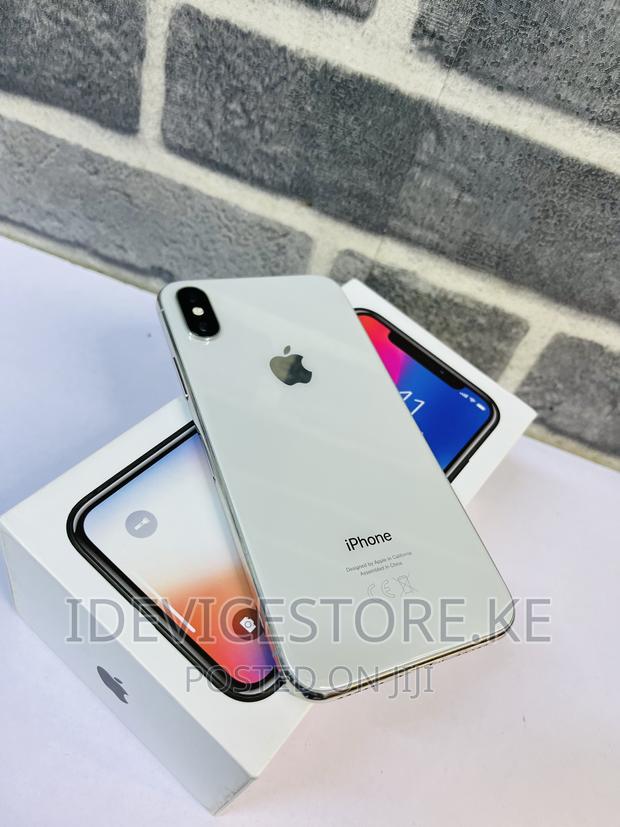 Apple iPhone X 256 GB White - main view