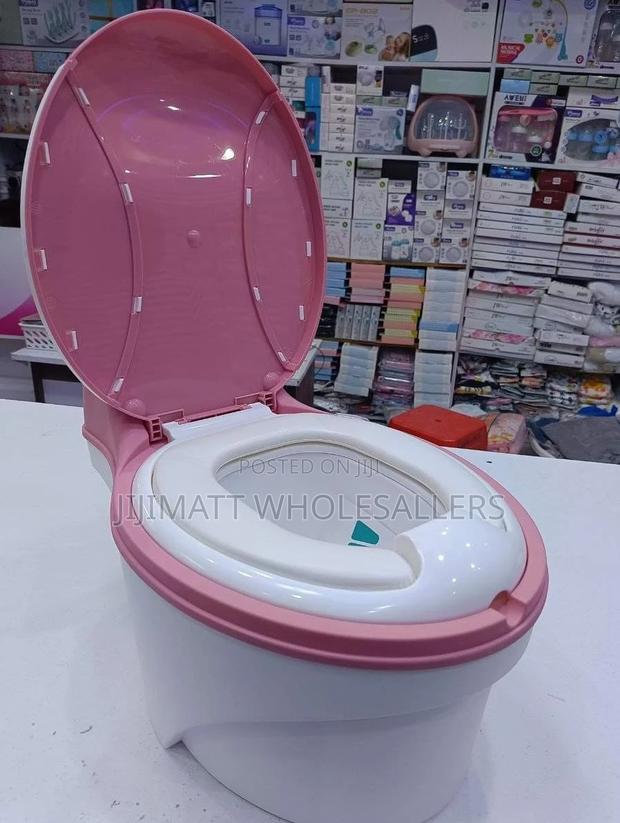 Potty/Quality and Comfort Potty Available in Girls Colour